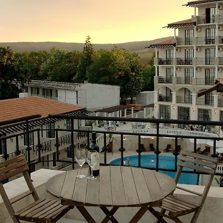 منتجع The Cliff 4*