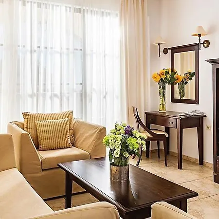 The Cliff Обзор