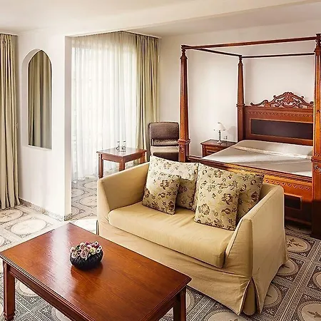 Курортный комплекс The Cliff Обзор